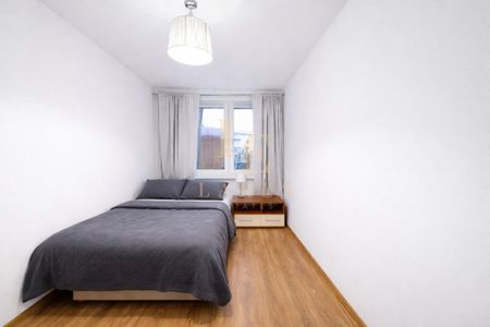 2 oddzielne pokoje | Rondo ONZ | CH Złote Tarasy - Photo 2