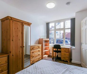 4 bedroom terraced house to rent - Photo 3