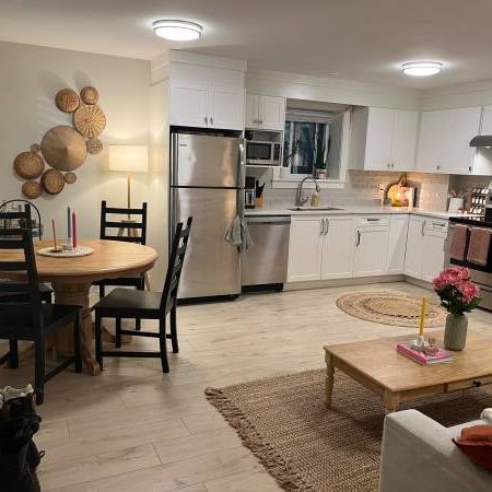 2Bed 1 Bath in South Surrey - Photo 3