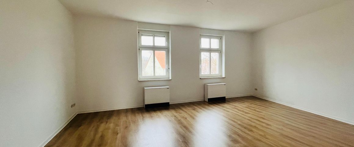 Frisch renoviert, ruhig und idyllisch gelegen und mit Balkon! - Photo 1