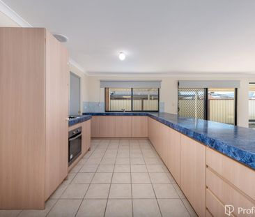 Spacious Family Living with Room to Entertain - Photo 5