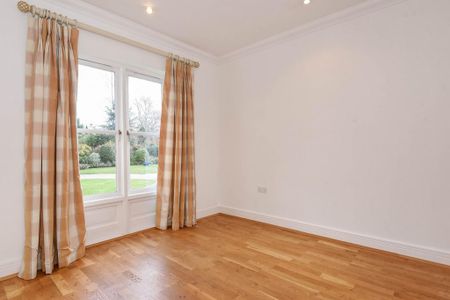 5 bedroom detached house to rent - Photo 3