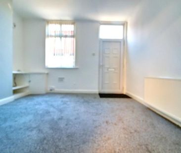2 bedroom end of terrace house to rent - Photo 6
