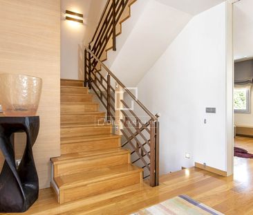 6-bedroom furnished house with a private pool for rent in Sarrià, B... - Photo 5