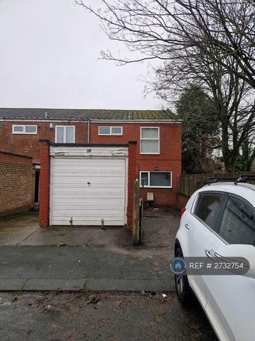 3 bedroom end of terrace house to rent - Photo 2