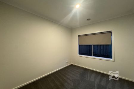 MODERN FAMILY LIVING IN A CONVENIENT LOCATION! - Photo 4