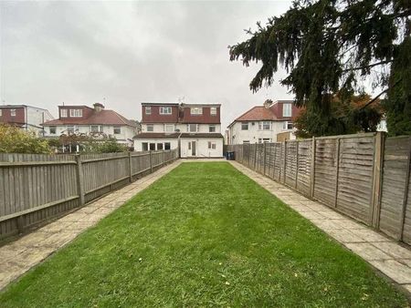 Super Bedroom Family House Just Renovated - Edgware, HA8 - Photo 2