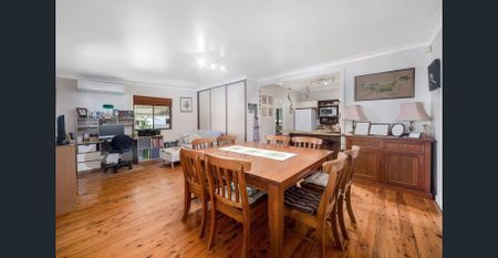 Spacious 3 Bedroom Family Home with Studio in a Quiet & Convenient Location - Photo 2