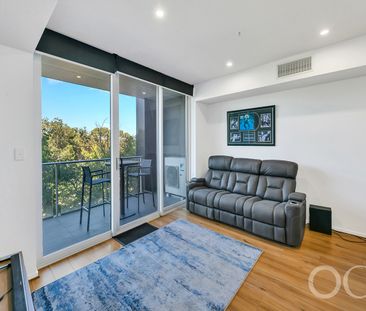 Open the Door to City-Fringe Sophistication - Photo 3