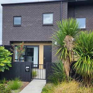 Hobsonville, 2 bedroom, $660 - Photo 3