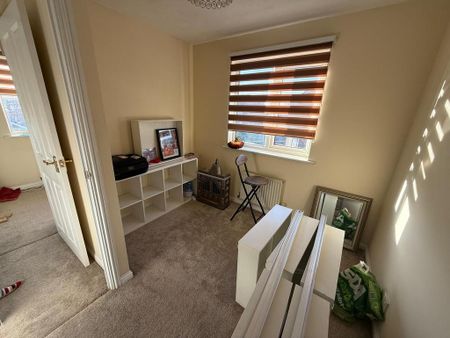 3 bedroom semi-detached house to rent - Photo 4