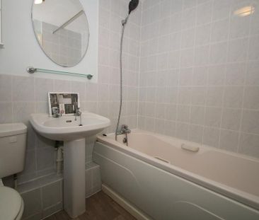 2 bedroom end of terrace house to rent - Photo 4