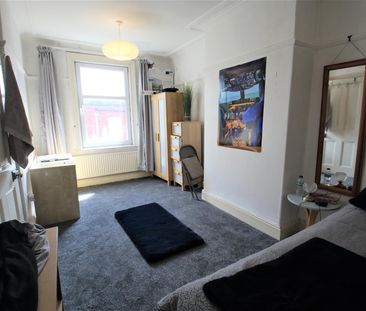 Estcourt Avenue, Headingley, LS6 3ET, Leeds - Photo 2