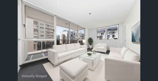 Modern North-Facing One-Bedroom Apartment in the Prestigious Coronet Complex - Photo 1