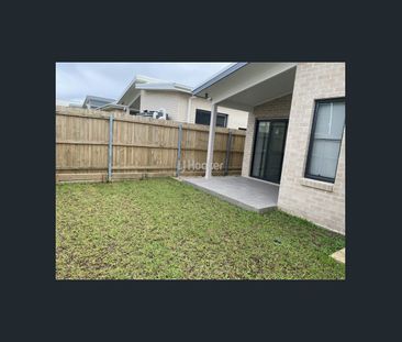 FAMILY HOME WITH SEPARATE LOUNGE ROOM - Photo 6