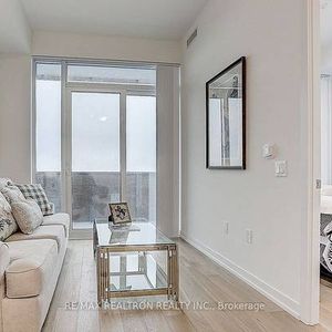 Furnished 1 Bedroom, 1 Bathroom Penthouse - Sugar Wharf - Photo 2