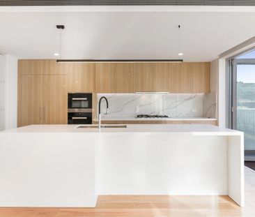 Ultra-modern home with stunning golf course views - Photo 6