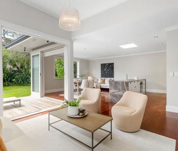 Immaculately presented Character Home - Photo 2