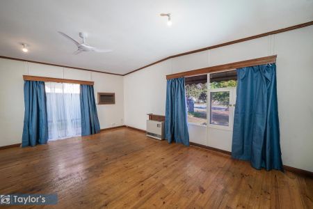 COMFORTABLE ACCOMODATION AT AN AFFORDABLE PRICE - Photo 2