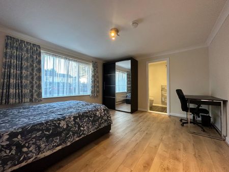 1 bedroom in a house share to rent - Photo 5