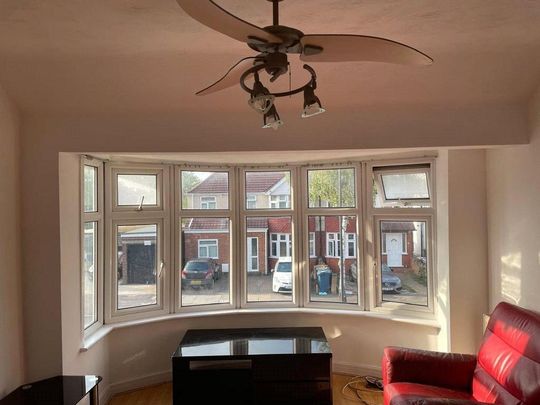 3 bedroom apartment to rent - Photo 1