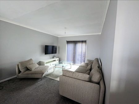 52 Hollins Spring Avenue, S18 - Photo 5