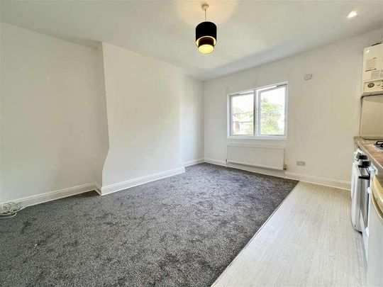 St. Mary's Road, London, SE25 - Photo 1