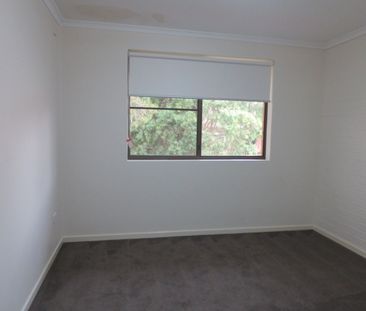 3 bedroom townhouse close to all! - Photo 1