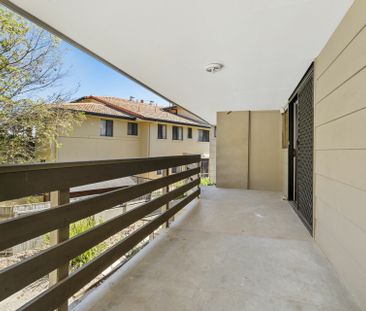 RENOVATED TWO BEDROOM UNFURNISHED UNIT - WALK TO BEACH! - Photo 6