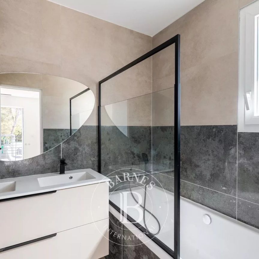 Maison • Exterieurs - Photo 1