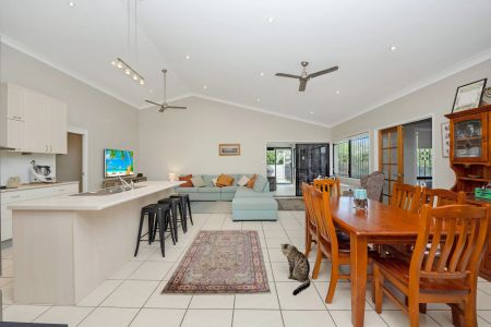 Quiet Cul-de-Sac Living with Room for Everyone - Photo 2