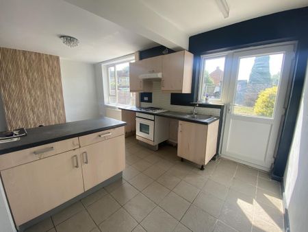 3 bedroom terraced house to rent - Photo 5