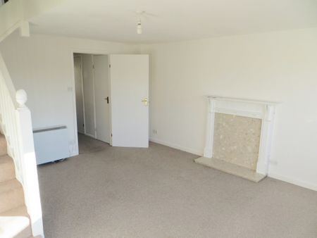 3 bed House - To Let - Photo 2