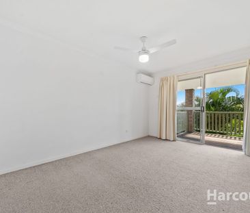 TOWNHOUSE LOCATED IN SECURED LOGANDALE ESTATE! - Photo 2