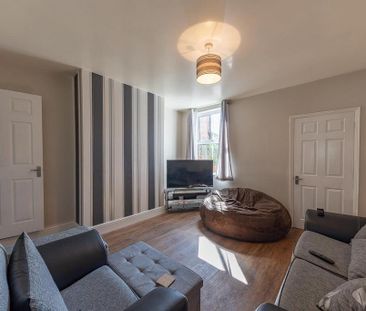 2 bedroom end of terrace house to rent - Photo 5