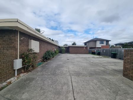 2 Bedroom Unit Freshly Renovated inside - Photo 3