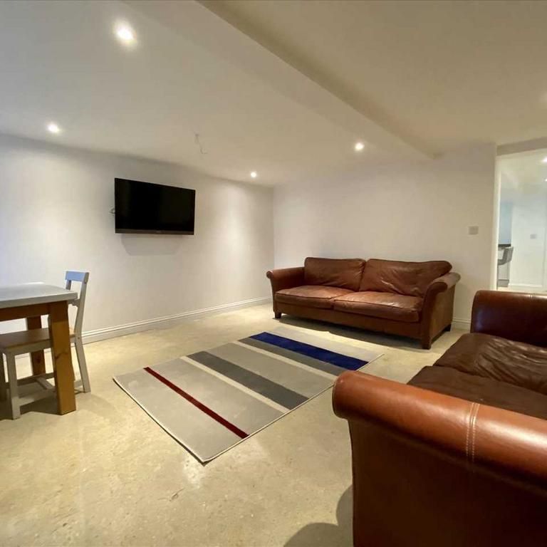 6 bedroom house share to rent - Photo 1