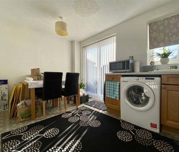 2 bedroom end of terrace house to rent - Photo 3