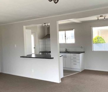 Charming 3 bedroom Home Paraparaumu Beach - Photo 1