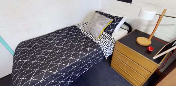 Single Room - Chisholm College - Photo 2