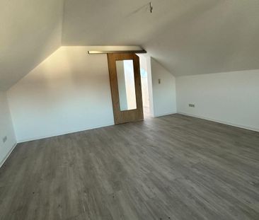 Erstbezug! Hochwertig sanierte Dachgeschoss-Wohnung mit Wintergarte... - Foto 5