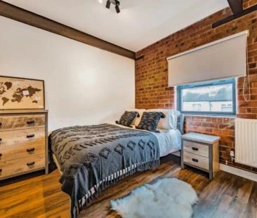 Bronze Studio - Photo 1