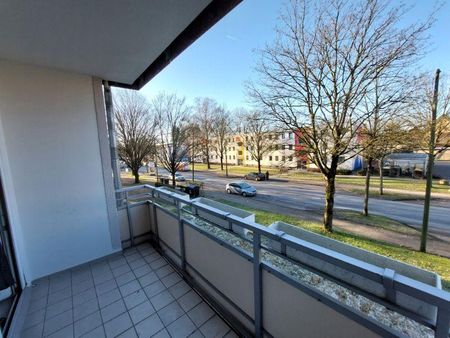 Drei-Zimmer-Wohnung mit Essplatz und neuem Duschbad - "Freie Scholle eG" - Photo 2