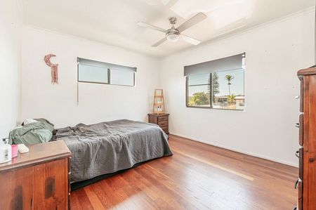 LOW MAINTENANCE UNFURNISHED HOME WITH SIDE ACCESS - Photo 5