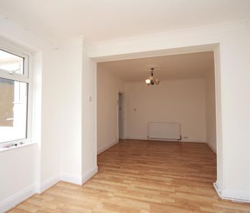4 bedroom semi-detached house to rent - Photo 1