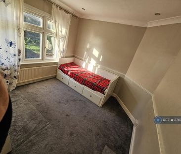 4 bedroom semi-detached house to rent - Photo 2