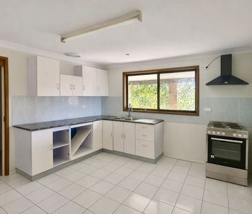 CHARMING 3-BEDROOM HOME WITH WATER VIEWS - Photo 5