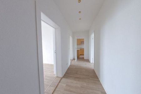 Willkommen in Ihrer neuen Wohnung mit Einbauküche! - Photo 2