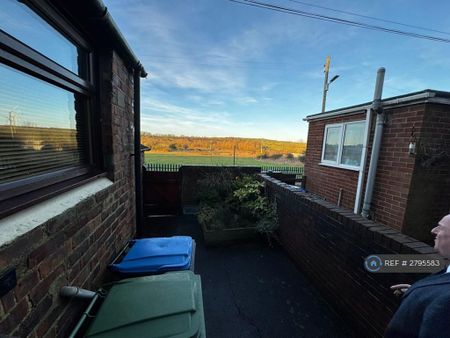 2 bedroom terraced house to rent - Photo 4