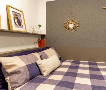 Standard - 2 Bed Flat - Photo 5